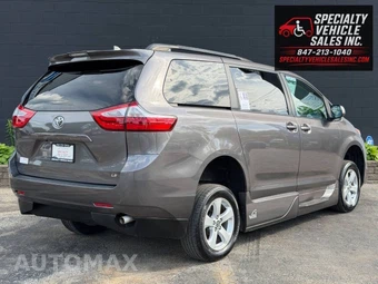 2018 Toyota Sienna LE 8-Passenger 119.3" WB - miniatura 8