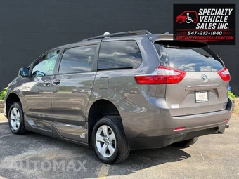 2018 Toyota Sienna LE 8-Passenger 119.3" WB - miniatura 9