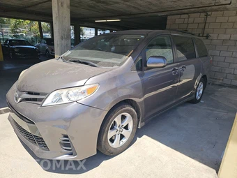 2018 Toyota Sienna LE 8-Passenger 119.3" WB