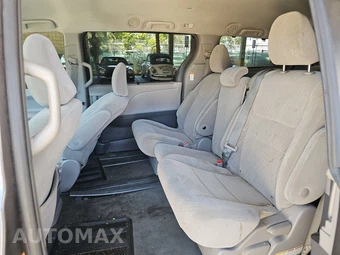 2018 Toyota Sienna LE 8-Passenger 119.3" WB - miniatura 13