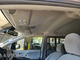 2018 Toyota Sienna LE 8-Passenger 119.3" WB - miniatura 18