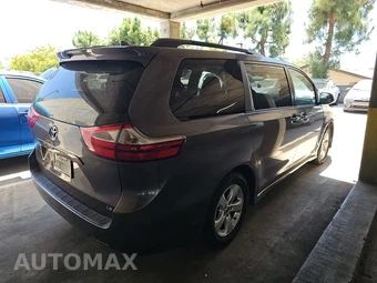 2018 Toyota Sienna LE 8-Passenger 119.3" WB - miniatura 4