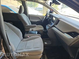 2018 Toyota Sienna LE 8-Passenger 119.3" WB - miniatura 8