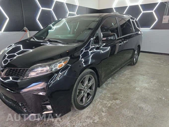 2018 Toyota Sienna SE 8-Passenger 119.3" WB