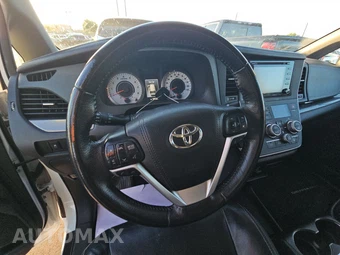 2018 Toyota Sienna SE 8-Passenger 119.3" WB - miniatura 10