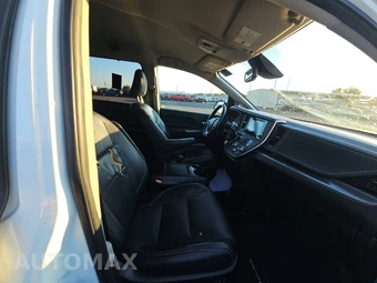 2018 Toyota Sienna SE 8-Passenger 119.3" WB - miniatura 8