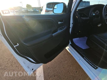 2018 Toyota Sienna SE 8-Passenger 119.3" WB - miniatura 9