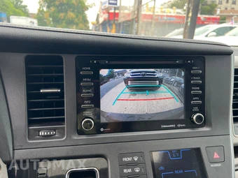 2018 Toyota Sienna XLE 7-Passenger 119.3" WB - miniatura 10
