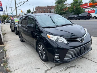 2018 Toyota Sienna XLE 7-Passenger 119.3" WB - miniatura 2