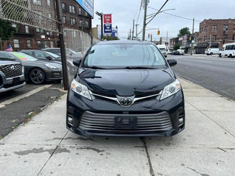 2018 Toyota Sienna XLE 7-Passenger 119.3" WB - miniatura 3