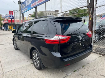 2018 Toyota Sienna XLE 7-Passenger 119.3" WB - miniatura 4