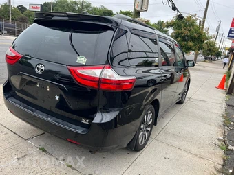 2018 Toyota Sienna XLE 7-Passenger 119.3" WB - miniatura 5