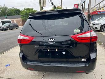 2018 Toyota Sienna XLE 7-Passenger 119.3" WB - miniatura 6