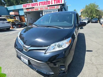 2018 Toyota Sienna XLE 8-Passenger 119.3" WB