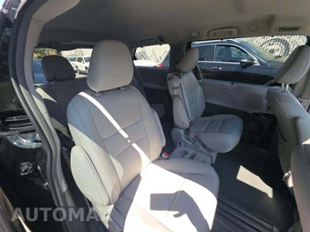 2018 Toyota Sienna XLE 8-Passenger 119.3" WB - miniatura 14