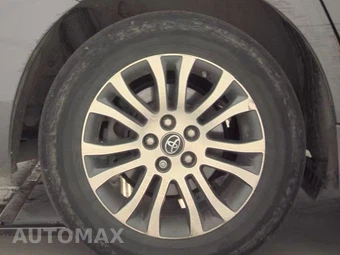 2018 Toyota Sienna XLE 8-Passenger 119.3" WB - miniatura 11
