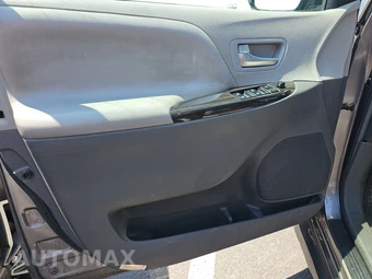 2018 Toyota Sienna XLE 8-Passenger 119.3" WB - miniatura 15
