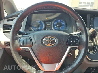 2018 Toyota Sienna XLE 8-Passenger 119.3" WB - miniatura 16