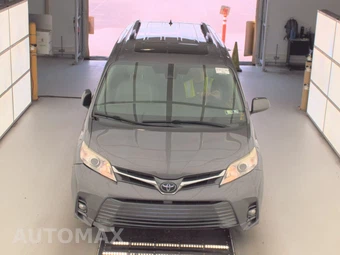 2018 Toyota Sienna XLE 8-Passenger 119.3" WB - miniatura 2