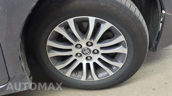2018 Toyota Sienna XLE 8-Passenger 119.3" WB - miniatura 47