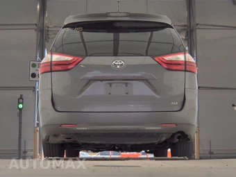 2018 Toyota Sienna XLE 8-Passenger 119.3" WB - miniatura 7