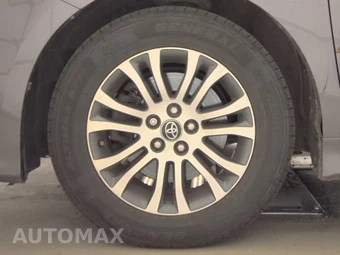 2018 Toyota Sienna XLE 8-Passenger 119.3" WB - miniatura 9