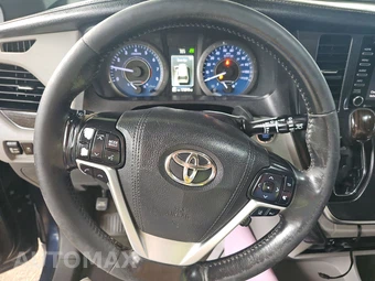 2018 Toyota Sienna XLE 8-Passenger 119.3" WB - miniatura 10