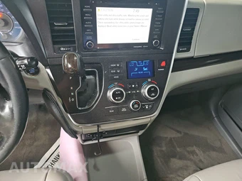 2018 Toyota Sienna XLE 8-Passenger 119.3" WB - miniatura 11