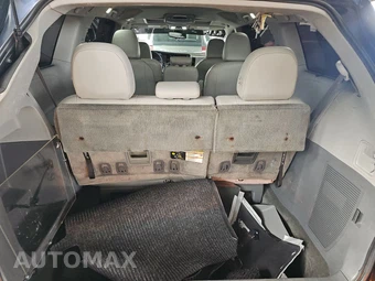 2018 Toyota Sienna XLE 8-Passenger 119.3" WB - miniatura 17