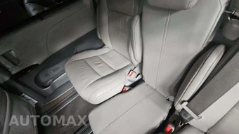 2018 Toyota Sienna XLE 8-Passenger 119.3" WB - miniatura 26