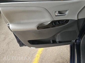 2018 Toyota Sienna XLE 8-Passenger 119.3" WB - miniatura 9