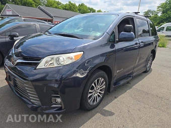 2018 Toyota Sienna XLE 8-Passenger 119.3" WB