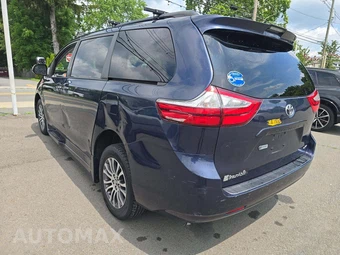 2018 Toyota Sienna XLE 8-Passenger 119.3" WB - miniatura 2