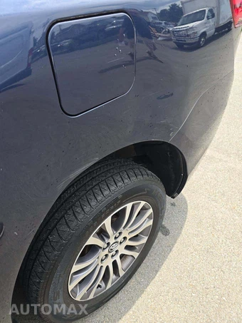 2018 Toyota Sienna XLE 8-Passenger 119.3" WB - miniatura 26