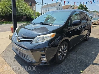 2018 Toyota Sienna XLE Premium 7-Passenger 119.3" WB