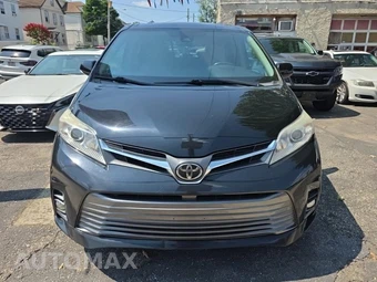 2018 Toyota Sienna XLE Premium 7-Passenger 119.3" WB - miniatura 2