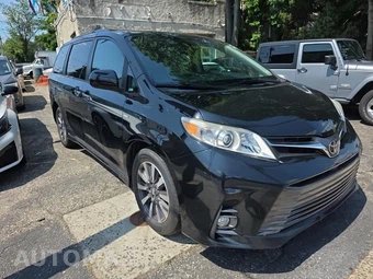 2018 Toyota Sienna XLE Premium 7-Passenger 119.3" WB - miniatura 3