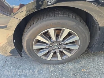 2018 Toyota Sienna XLE Premium 7-Passenger 119.3" WB - miniatura 8