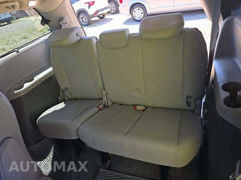 2018 Toyota Sienna XLE Premium 8-Passenger 119.3" WB - miniatura 14