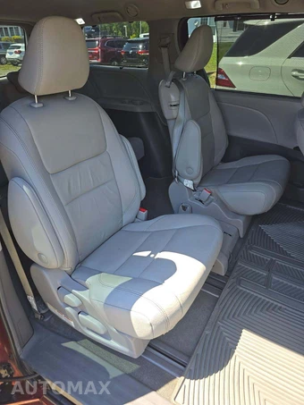 2018 Toyota Sienna XLE Premium 8-Passenger 119.3" WB - miniatura 17