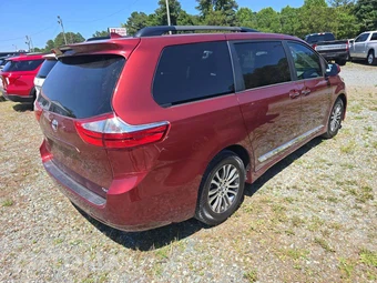 2018 Toyota Sienna XLE Premium 8-Passenger 119.3" WB - miniatura 3