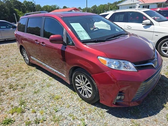 2018 Toyota Sienna XLE Premium 8-Passenger 119.3" WB - miniatura 4