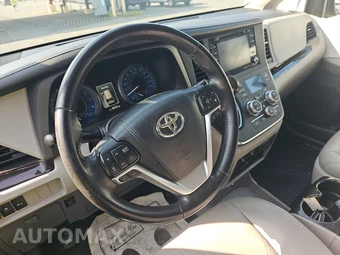 2018 Toyota Sienna XLE Premium 8-Passenger 119.3" WB - miniatura 10