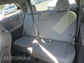 2018 Toyota Sienna XLE Premium 8-Passenger 119.3" WB - miniatura 14