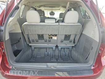 2018 Toyota Sienna XLE Premium 8-Passenger 119.3" WB - miniatura 17