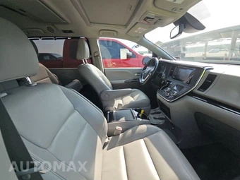 2018 Toyota Sienna XLE Premium 8-Passenger 119.3" WB - miniatura 8