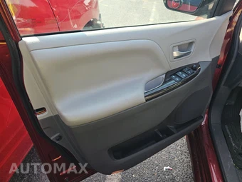 2018 Toyota Sienna XLE Premium 8-Passenger 119.3" WB - miniatura 9