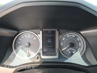 2018 Toyota Tacoma SR5 Crew Cab Medium Bed - miniatura 9