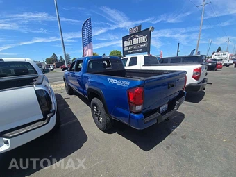 2018 Toyota Tacoma TRD Off-Road Crew Cab Long Bed - miniatura 2