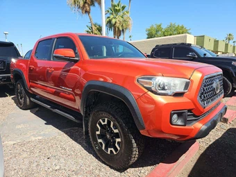 2018 Toyota Tacoma TRD Off-Road Crew Cab Medium Bed - miniatura 4